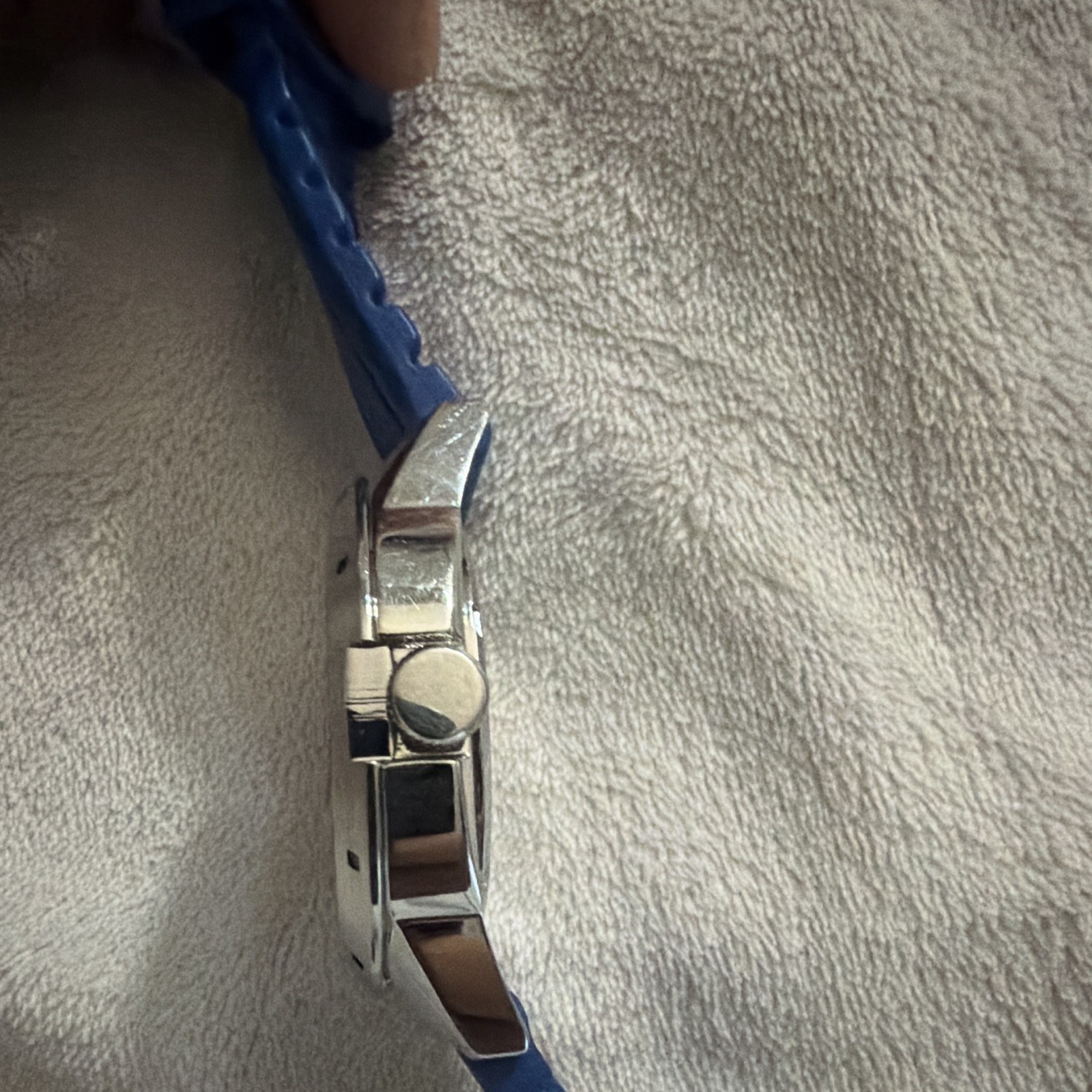 Fossil AM-2577 Quartz Analog 45mm Steel White Dial Blue Rubber Strap Date