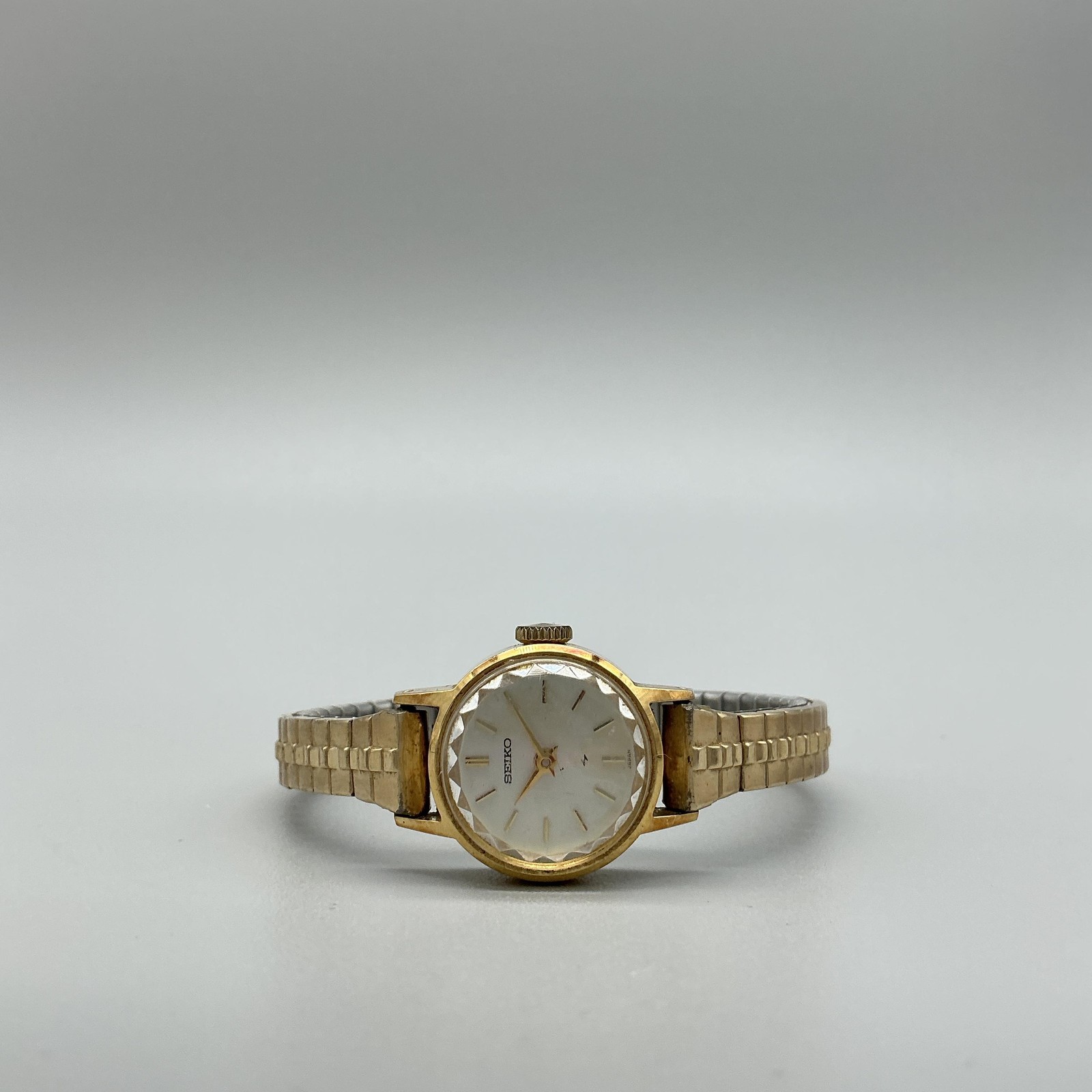 Vintage Seiko Womens Watch 18mm Gold Plated 11-0109 Stretch Manual Wind