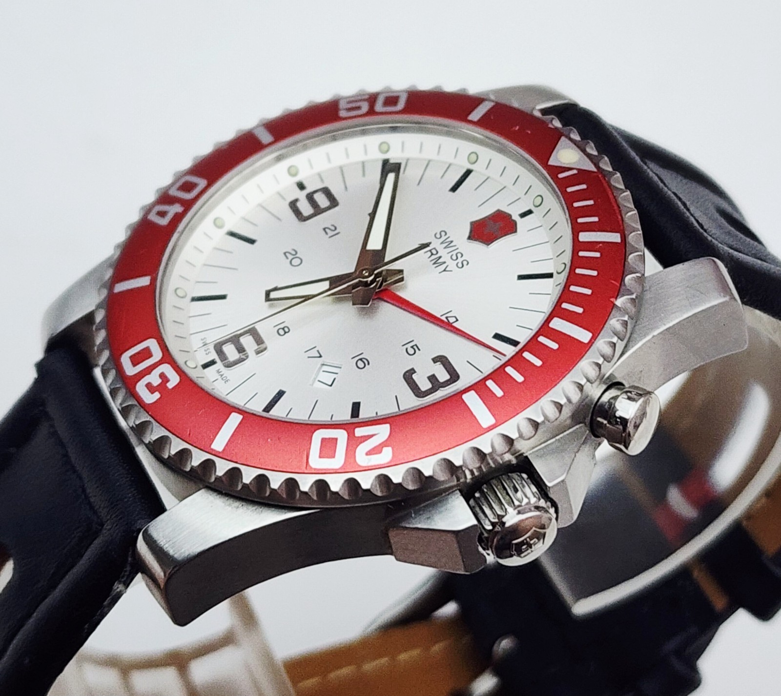 Men’s SWISS ALARM Watch VICTORINOX SWISS ARMY “Maverick II” 24141