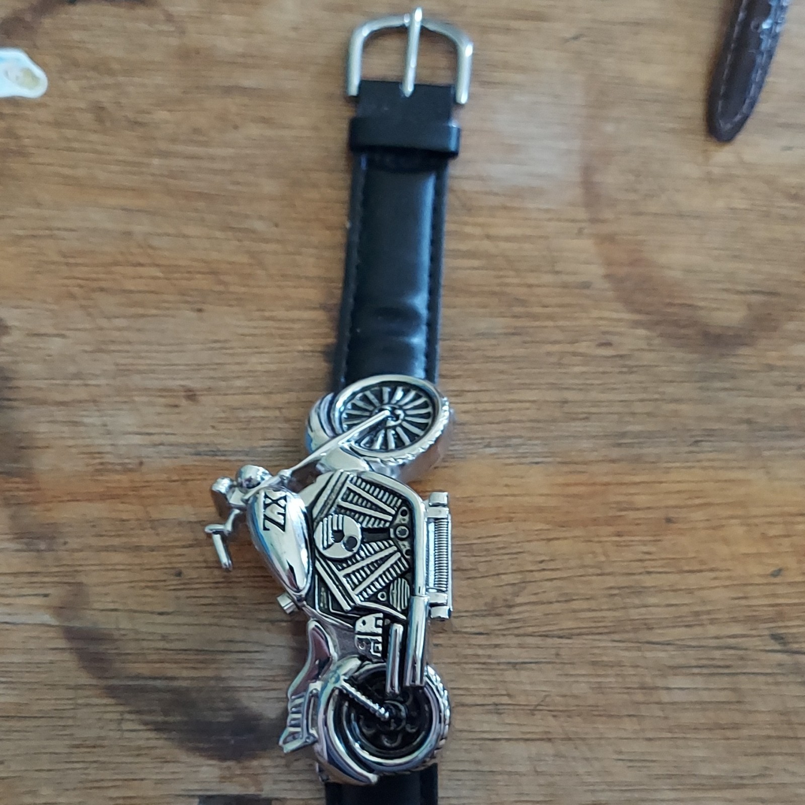 ZZY Quartz Analog Motorcycle Novelty Watch White Dial Black Leather Strap