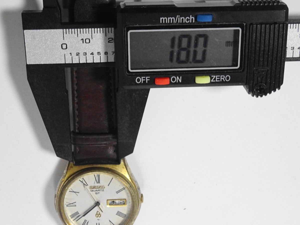Working SEIKO Gold Quartz 0823 7000 G Wristwatch Y203 Seiko Day Date QUARTZ