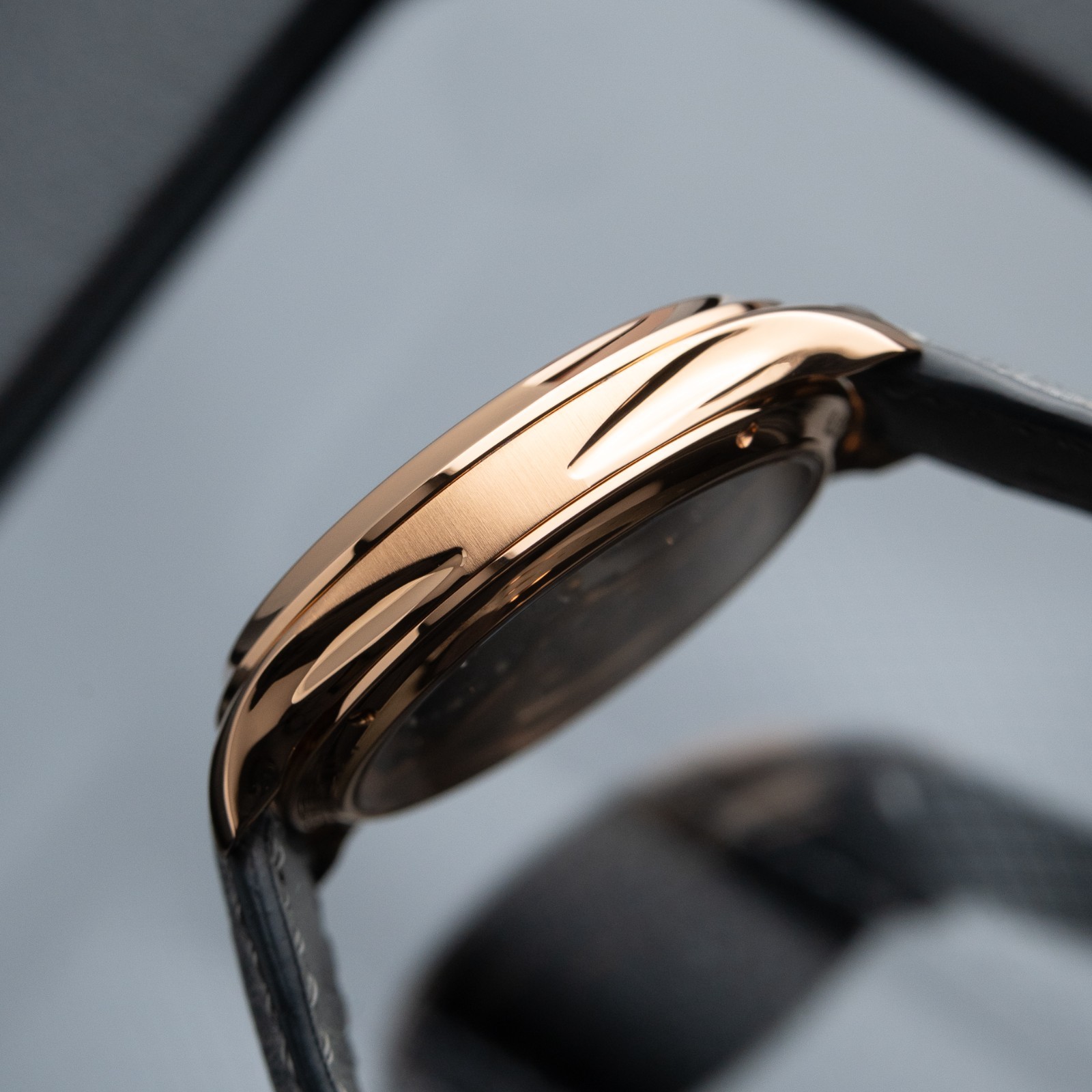 H.Moser & Cie. Endeavour Centre Seconds UNWORN 5/2026 Vantablack Red Gold Watch