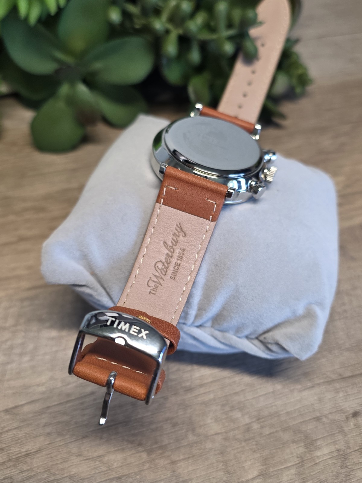 Timex Waterbury Chronograph Tachymeter Date Black Dial Brown Leather 40mm