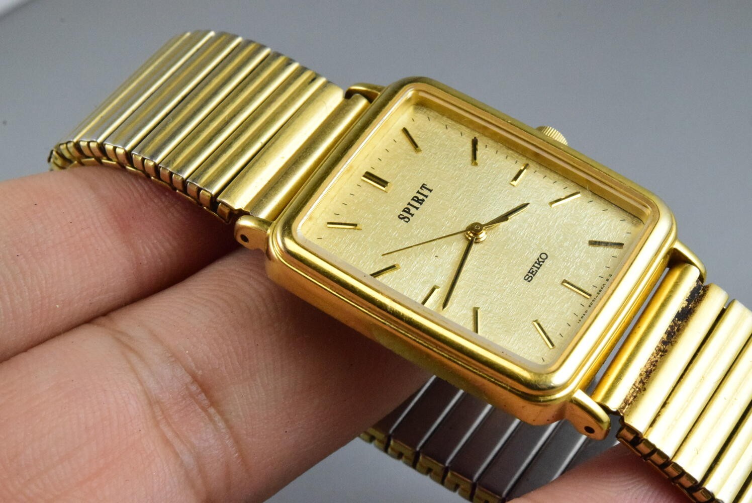 Vintage watch Seiko Spirit Gold Plated 5E21-6B60 Yellow Men Quartz Cushion 21mm