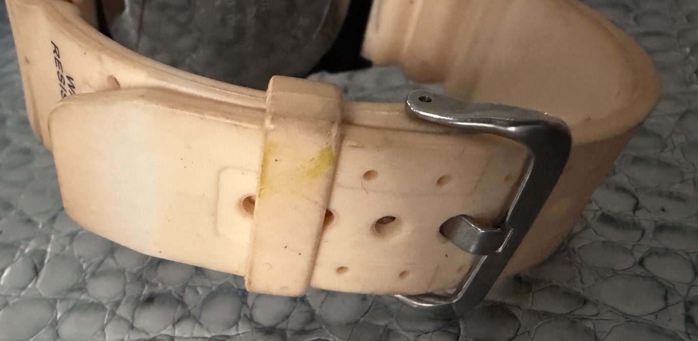 King Master Watch KM-117 PLEASE SEE ALL PICTURES BAND IS STAINED NO RETURN