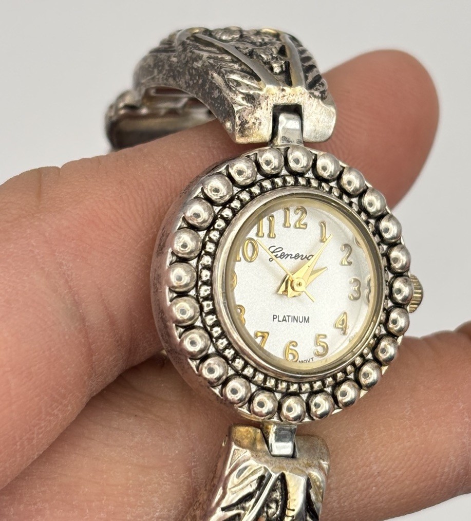 Vtg Women’s Geneva Analog Watch Victorian Silver Tone Working D8908 #8.1