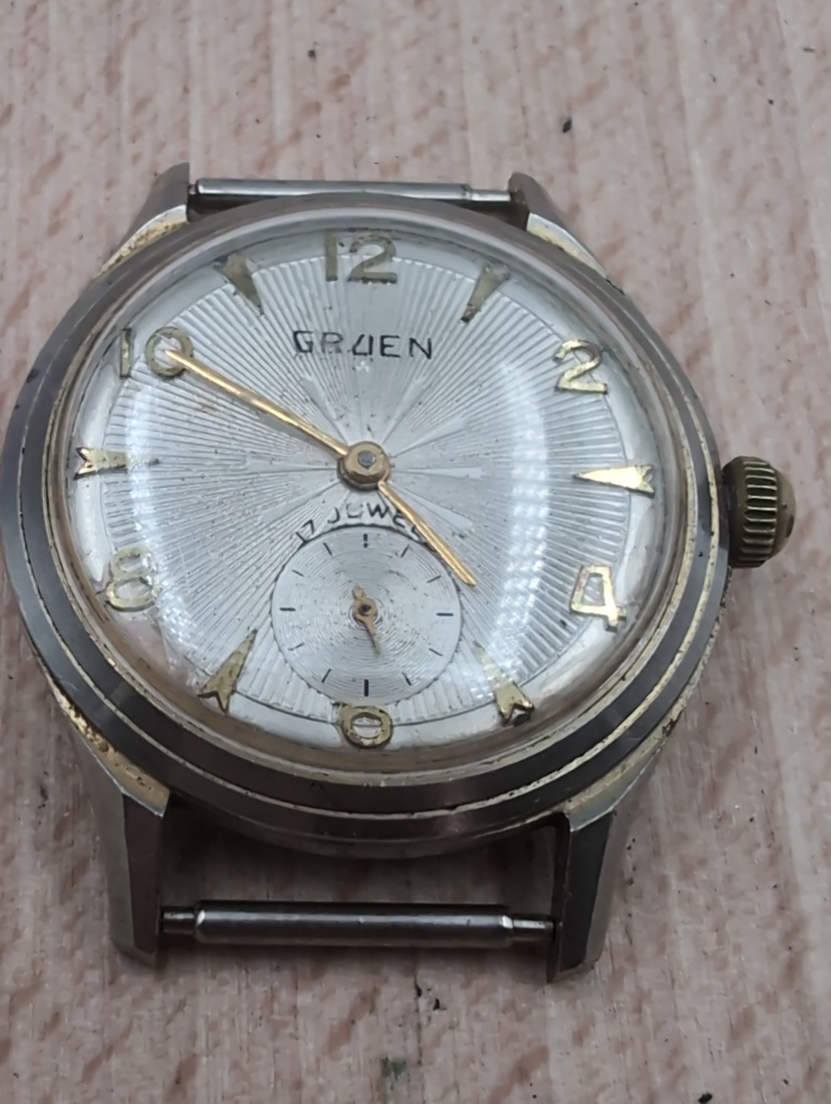 Vintage Gruen Sunburst Dial 17 Jewels Sub Seconds 425