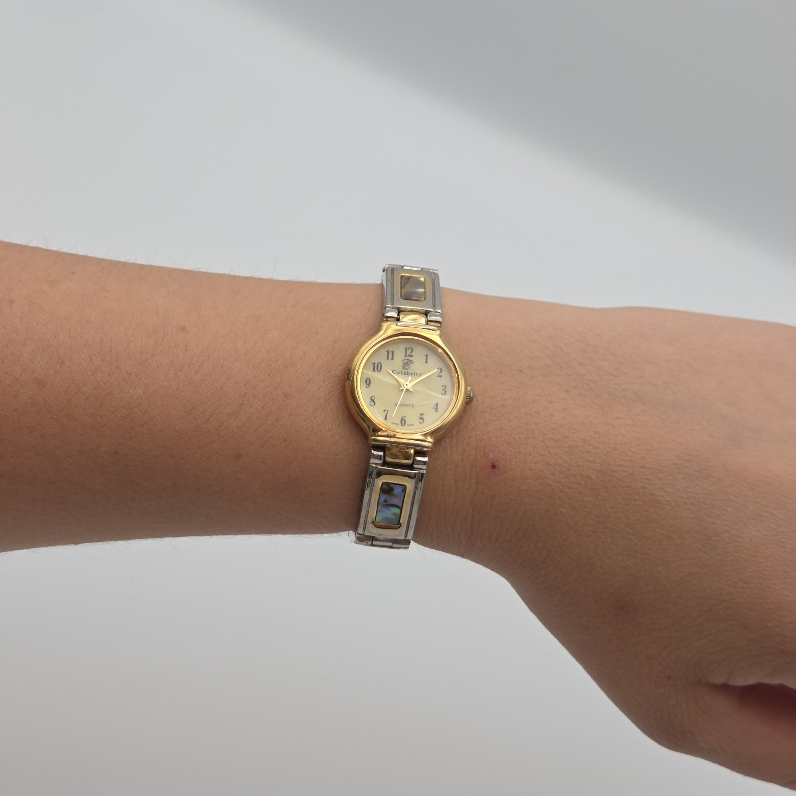 Ladies Celebrity Fashion Analog Silver Tone 28 mm Quartz Watch with Rhinestones