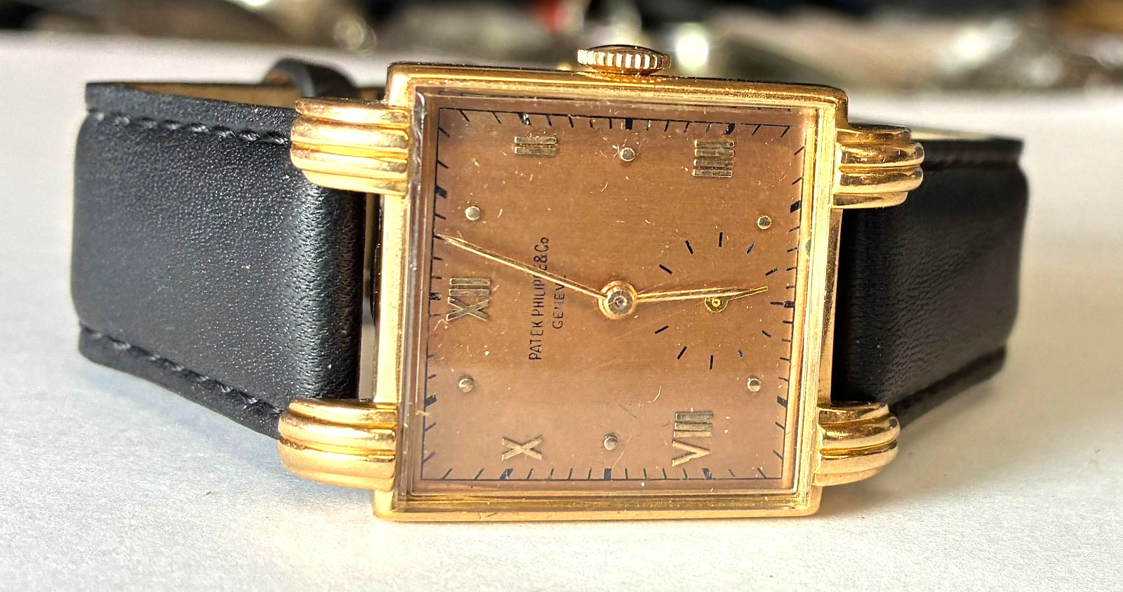 Vintage Men’s Patek Phillipe 18k Gold Square 1567J Fluted Stepped Lugs 26mm