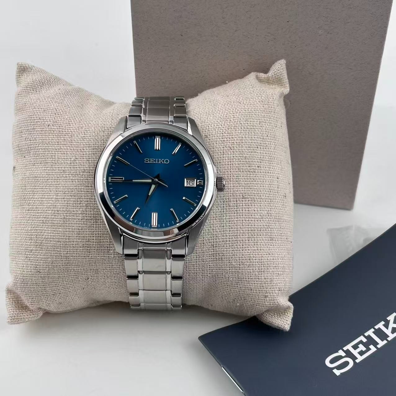 New Seiko Essentials SUR525 Blue Dial Stainless Steel Men’s Quartz Watch 40.2 mm