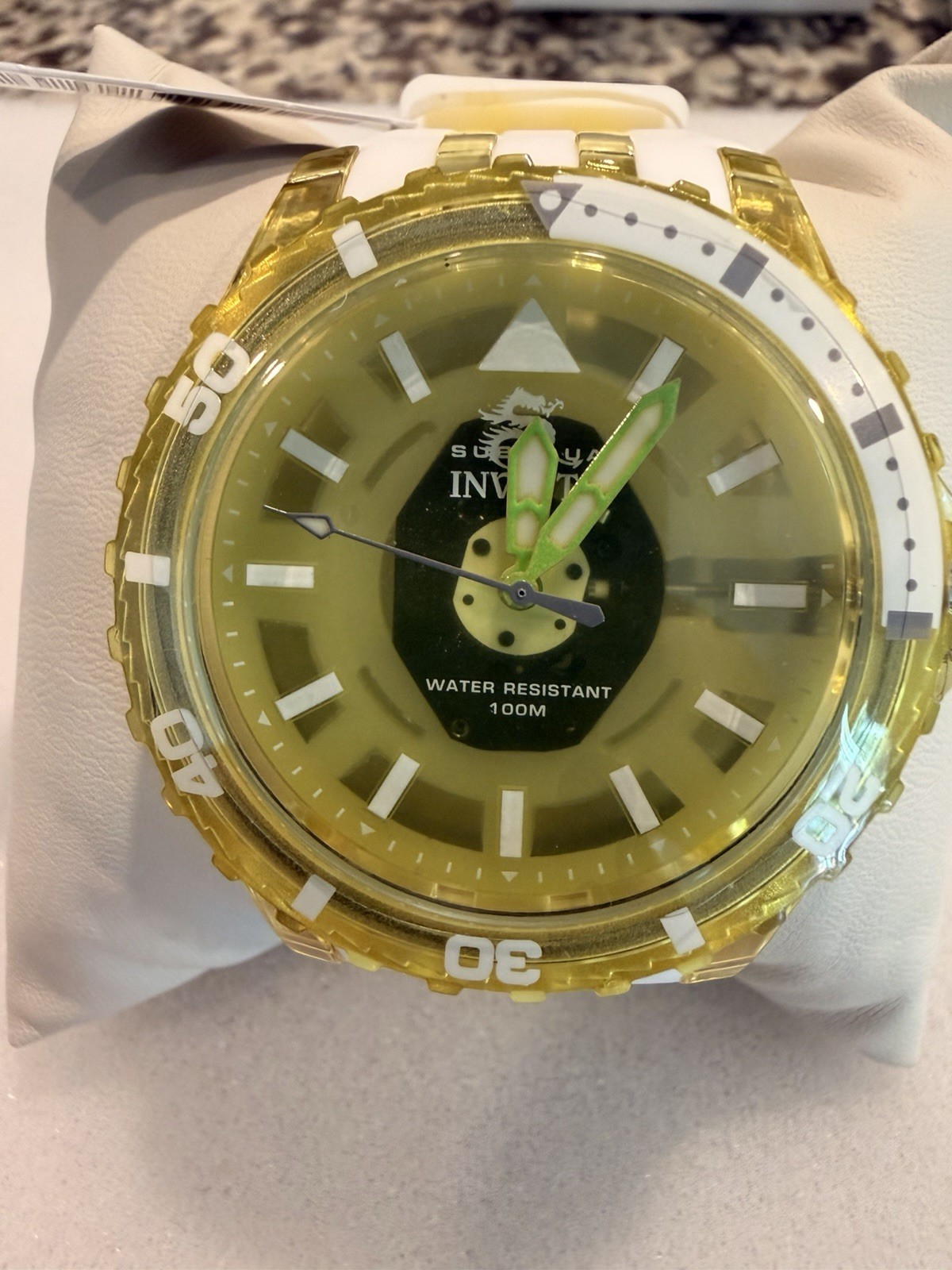 Invicta Subaqua Men’s Quartz Diver 100m 50mm Yellow/White Rubber Strap Box