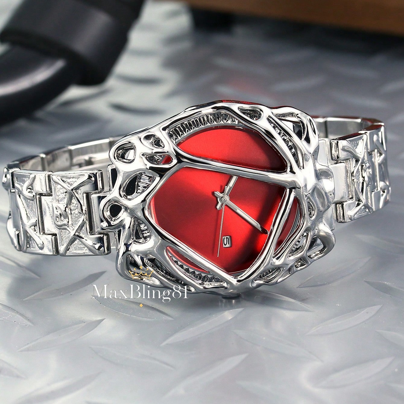 Men’s Watch Unique Urban Style Silver Plated Watch Red Dial Fashion Bracelet