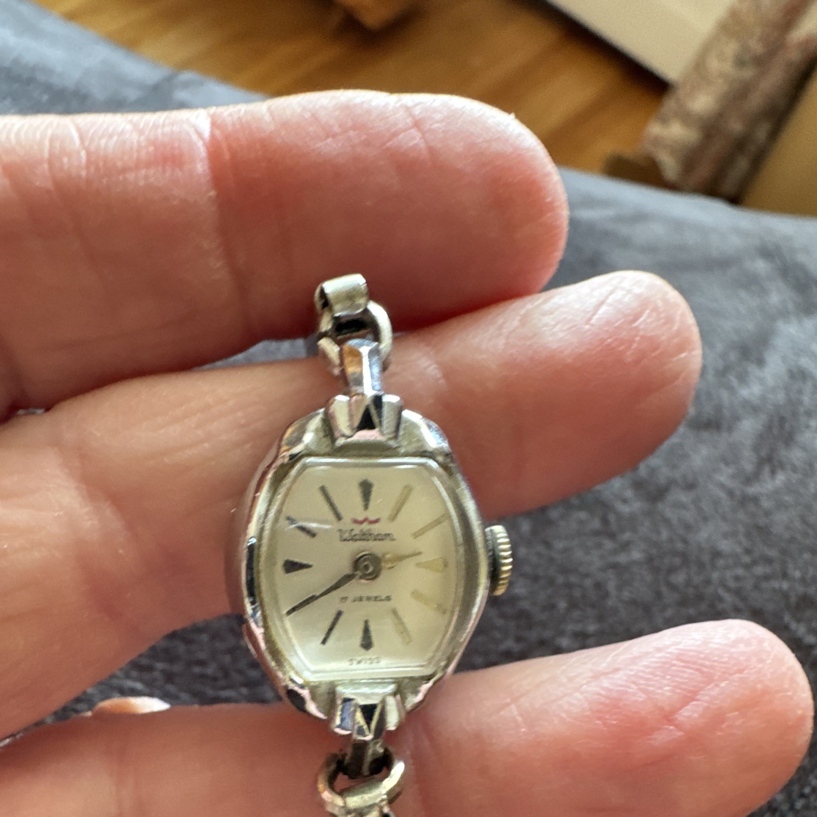 Waltham Vintage Women’s Manual Wind Mechanical Silver Bracelet Oval Watch