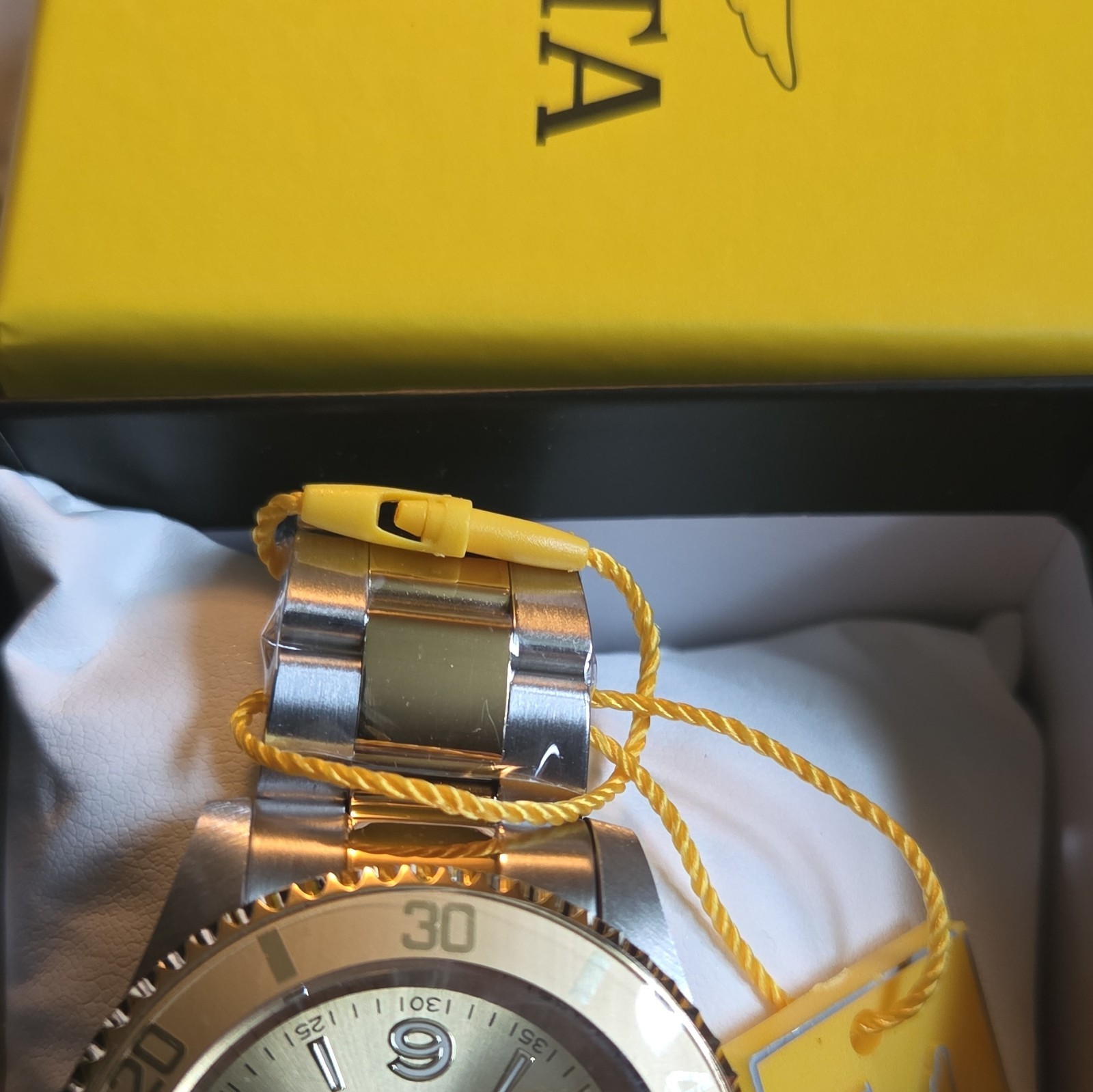 Invicta specialty rowan