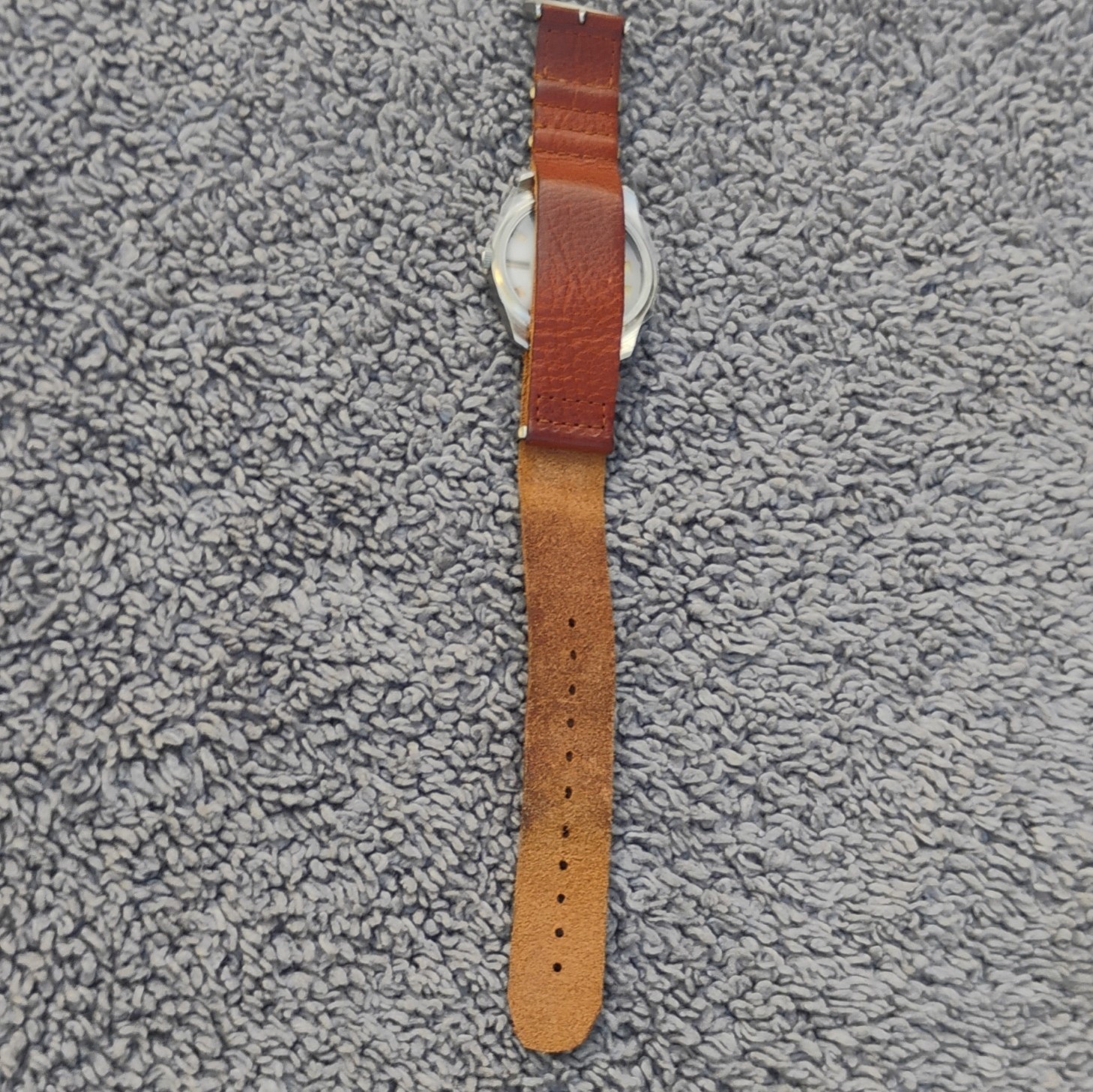 TOKYO BAY Quartz Analog Wristwatch Leather Strap Silver White Dial Missing Back