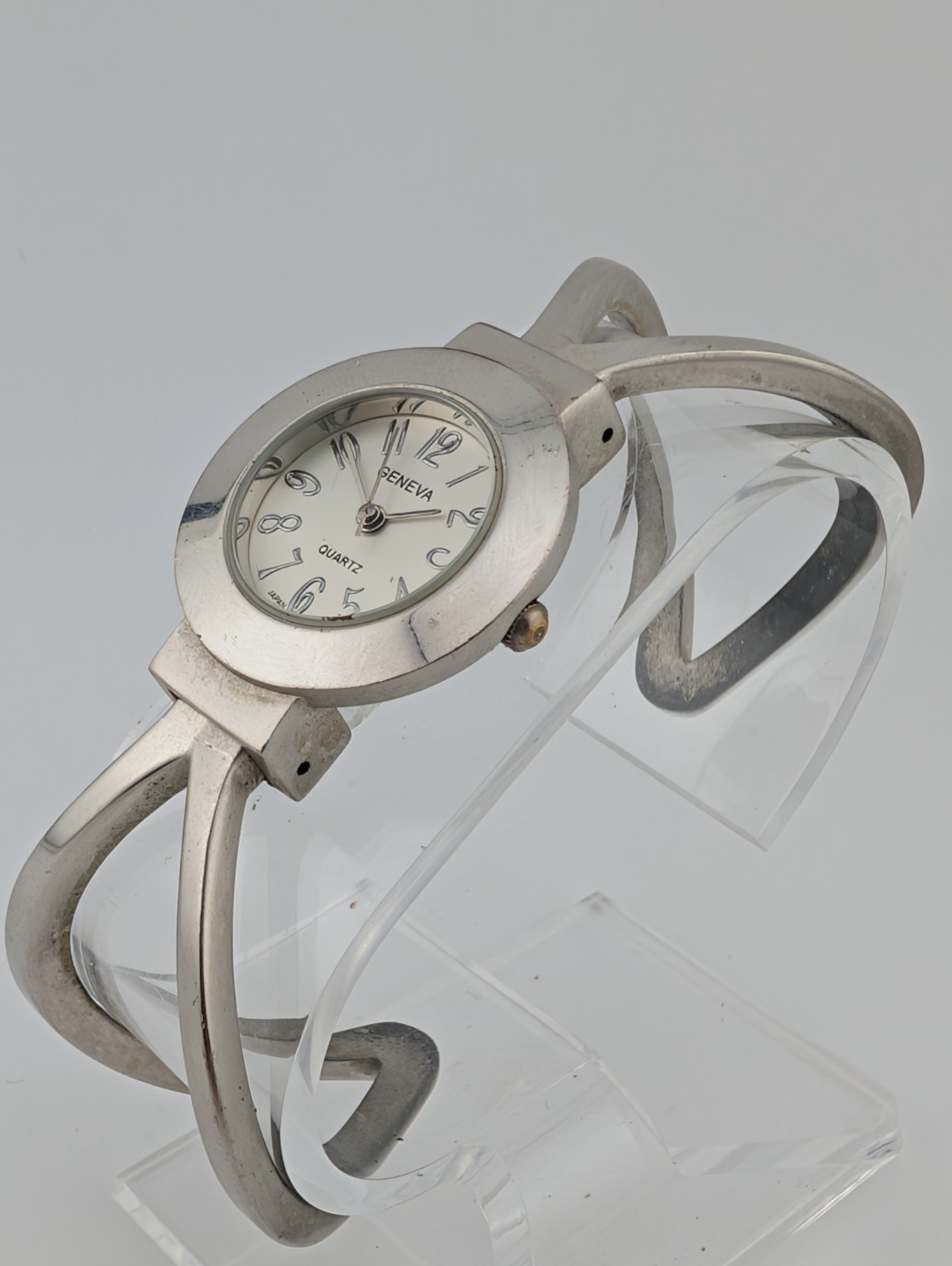 Geneva Watch Women 28mm Silver Tone Hinge Bangle Band- New Battery