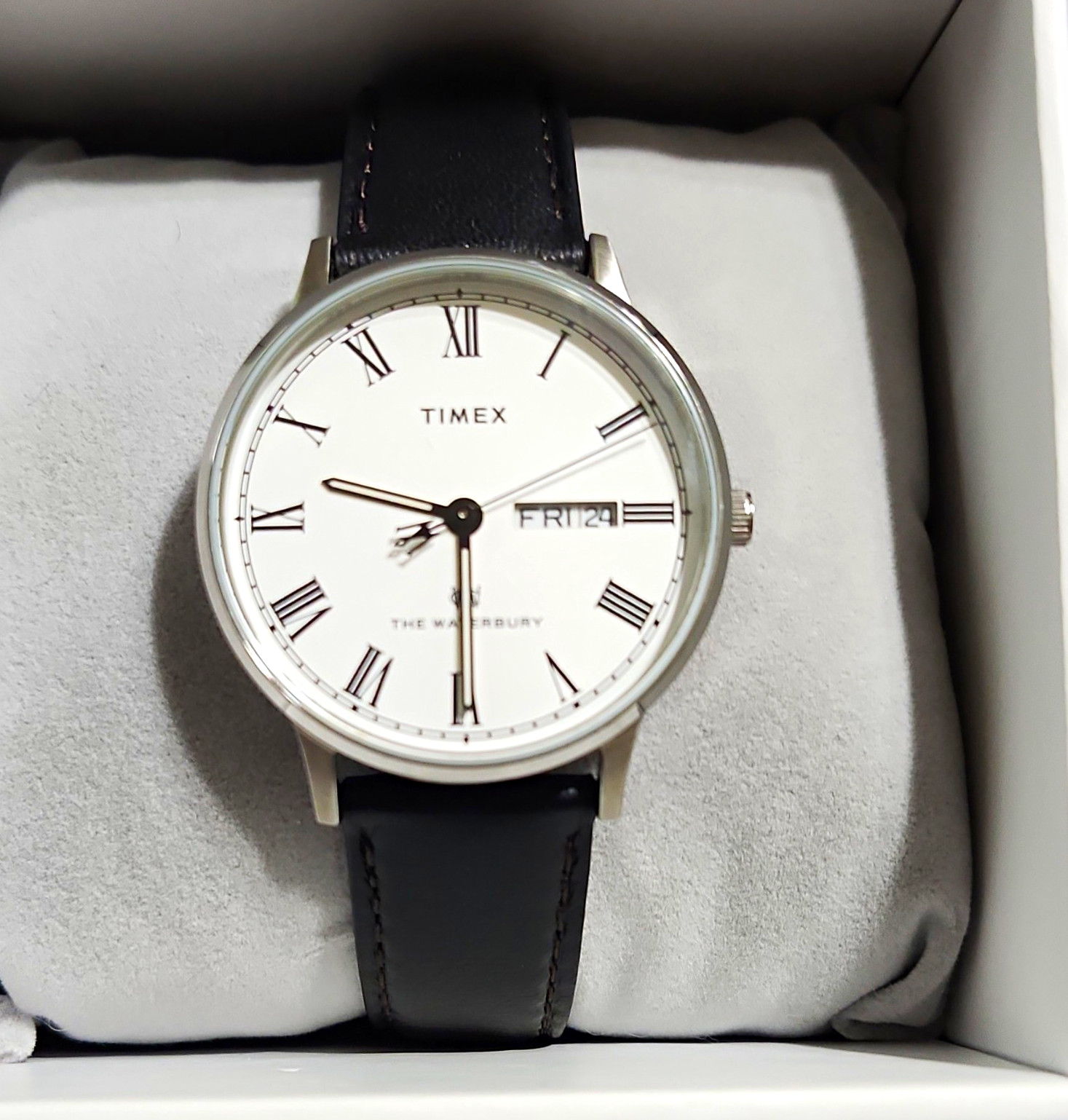 Timex Waterbury Quartz Day/Date 40mm White Dial Black Leather Strap 50m