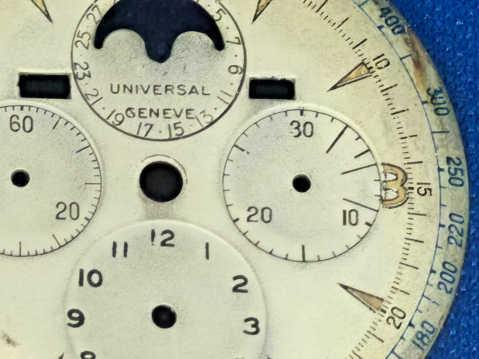 Universal Geneve Tri-compax Moon Phase Chronograph Dial 31.8mm Tri Compax Vintag