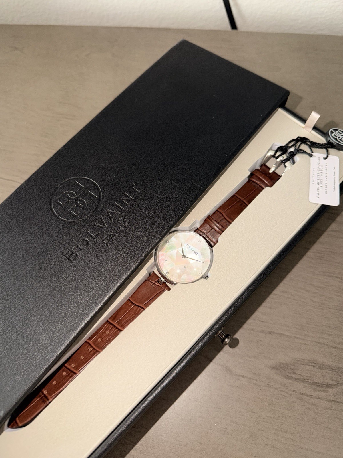 Bolvaint Vainui Women’s Quartz Mother-of-Pearl Watch Brown Leather 32mm Box