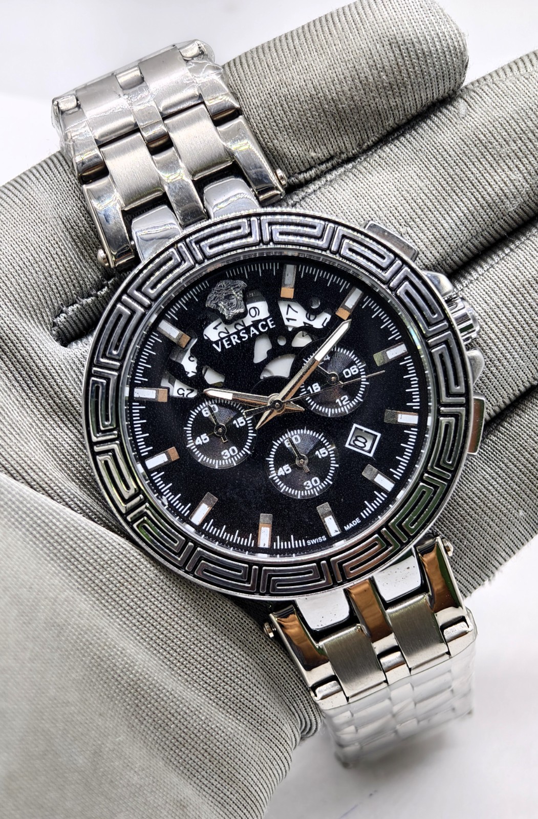 Fantastic Versace Chronograph Date Indicator Fix Bezel Men’s Wrist Watch