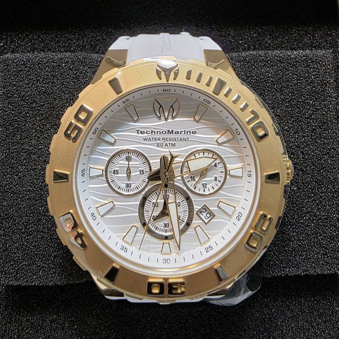 TECHNOMARINE QUARTZ CHRONOGRAPH 200M WHITE WAVE DIAL GOLD CASE WHITE SILICONE