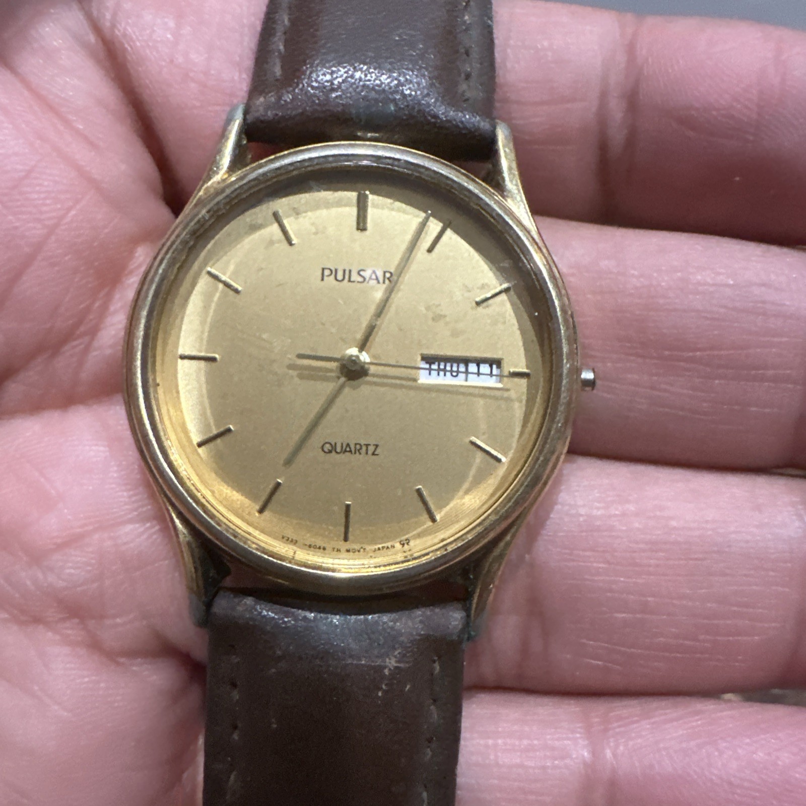 Vintage Goldtone Pulsar V333-6030 Day Date Timepiece Broken Crown Still Works