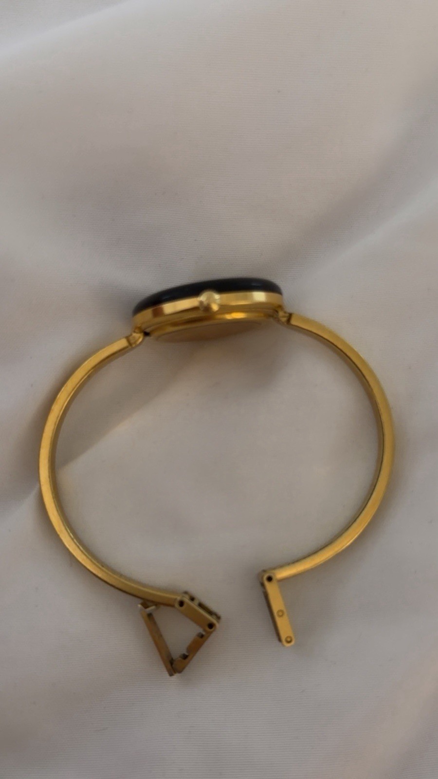 Gucci 1100-L Swiss Made Quartz Gold Bangle Watch Black Bezel White Dial