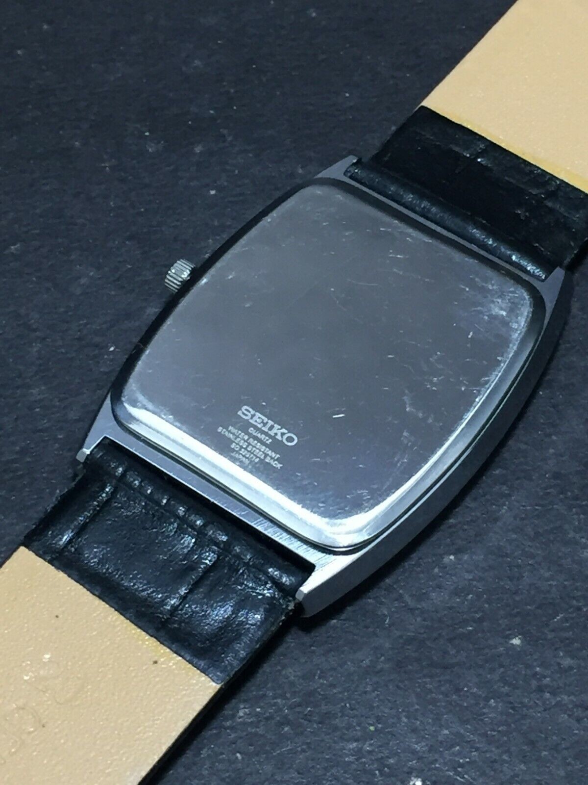 Vintage Seiko Slim Quartz White Face Curve Silver Japanese 30MM Mens Watch S13