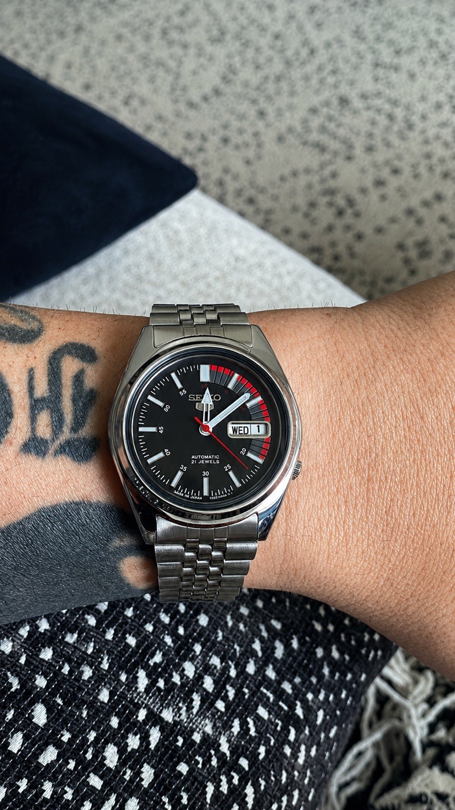 Vintage Seiko 5 Automatic 21 Jewels Black Dial 7S26-0530 Day Date Men’s Watch.