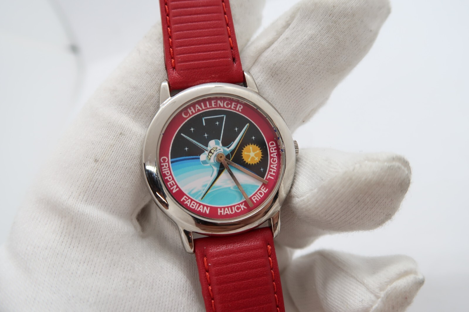 NASA, Space “Challenger 7”, RARE UNISEX Red Leather Band QZ CHARACTER WATCH,165