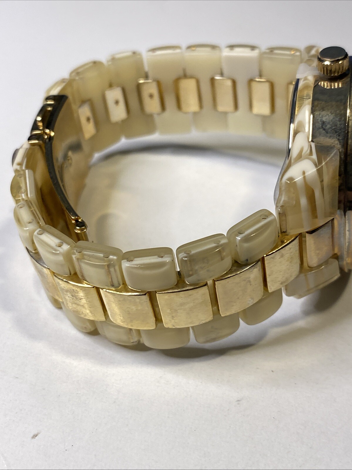 Bora Shell Like Band New Battery Gold Tone Japan Movement