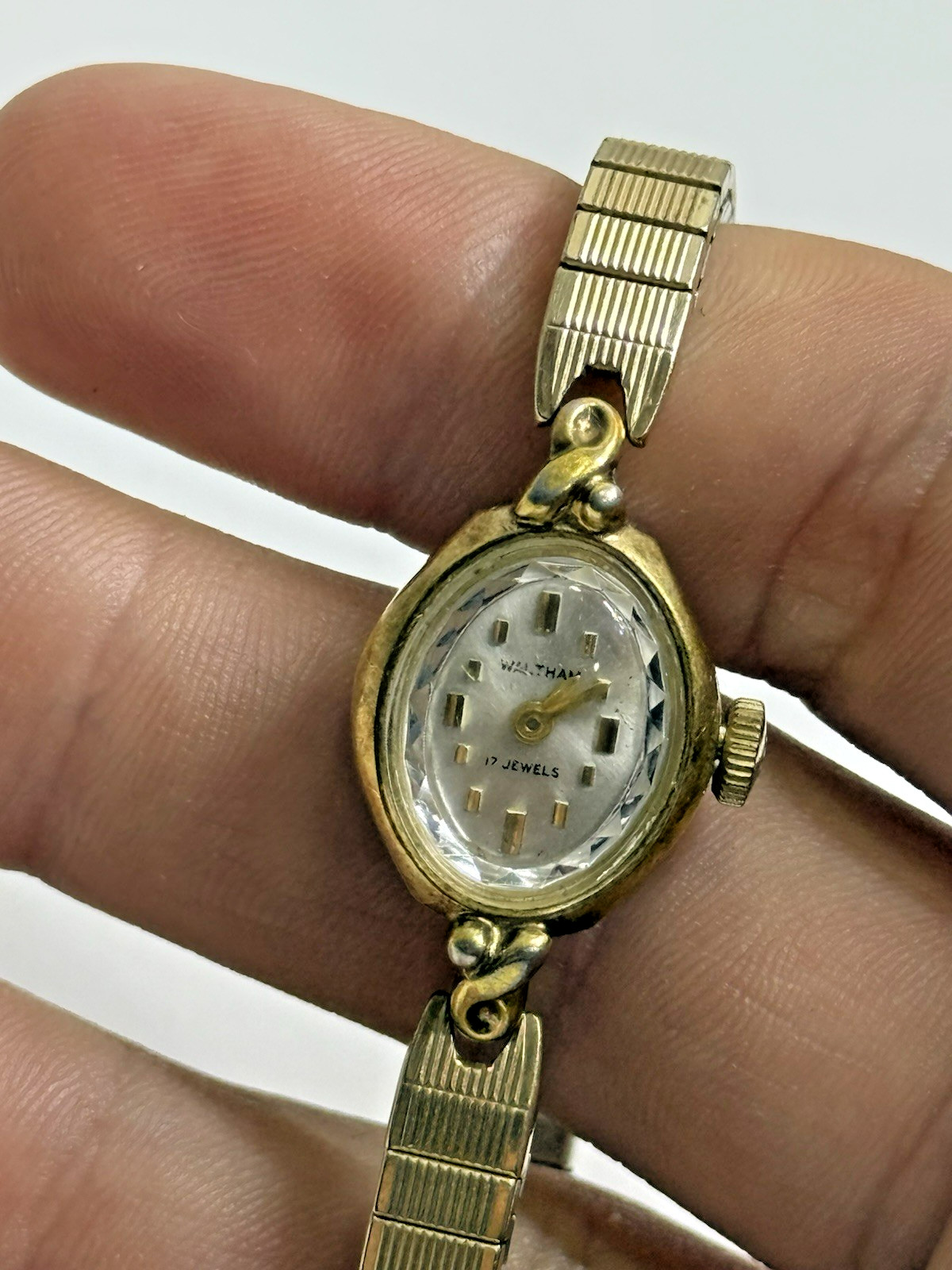 Vintage Weltham 17 Jewels Ladies Gold Tone Stretch Band 16mm Wristwatch Works