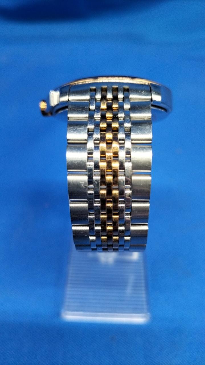 G Timeless Model Number YA126512 GUCCI