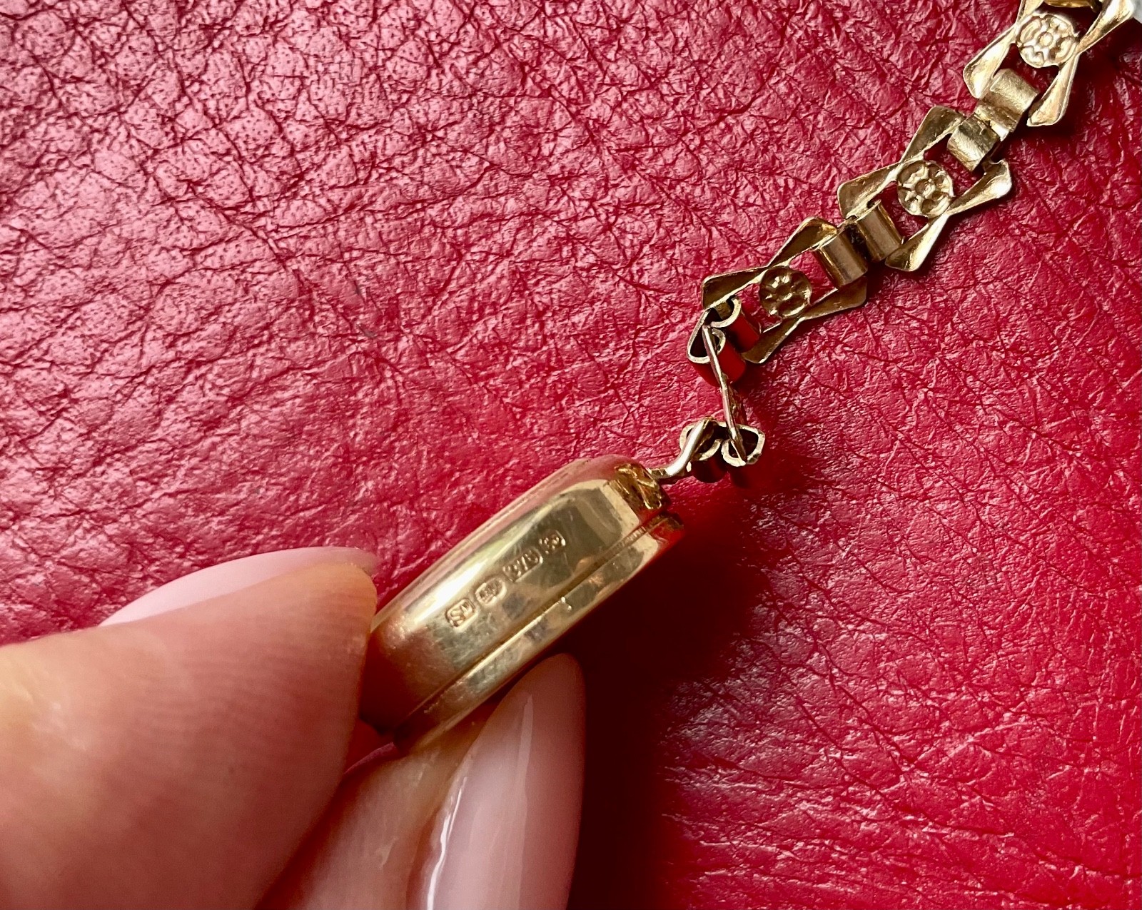 Vintage Sovereign 9K (375) Hallmarked Solid Gold Lady’s Watch, 9K Band 8.8 g