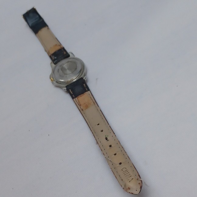Details Quartz Analog Wristwatch White Dial Arabic Silver Case Black Leather