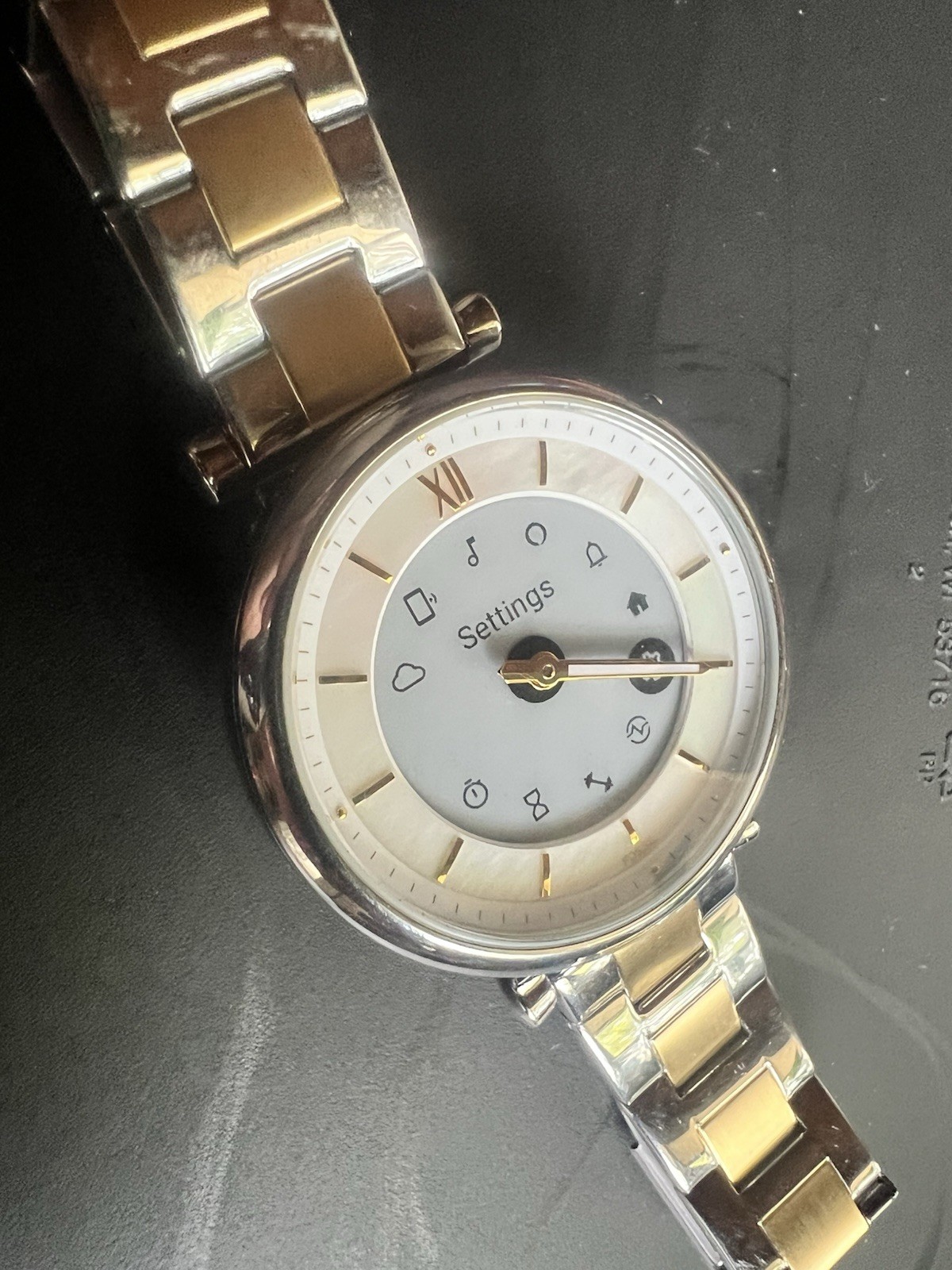 Fossil Carlie Gen 6 Hybrid Smartwatch (Model DW15F2)