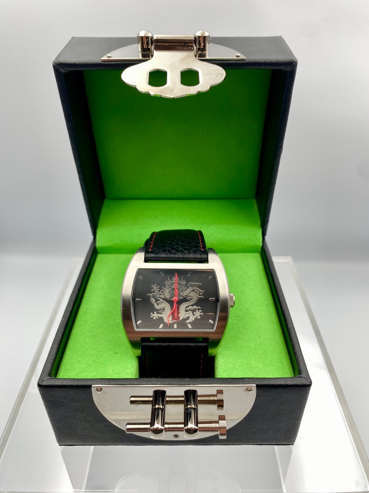 Shanghai Tang Analog Quartz Mens Sea Dragon watch – RARE – Excellent Condition!