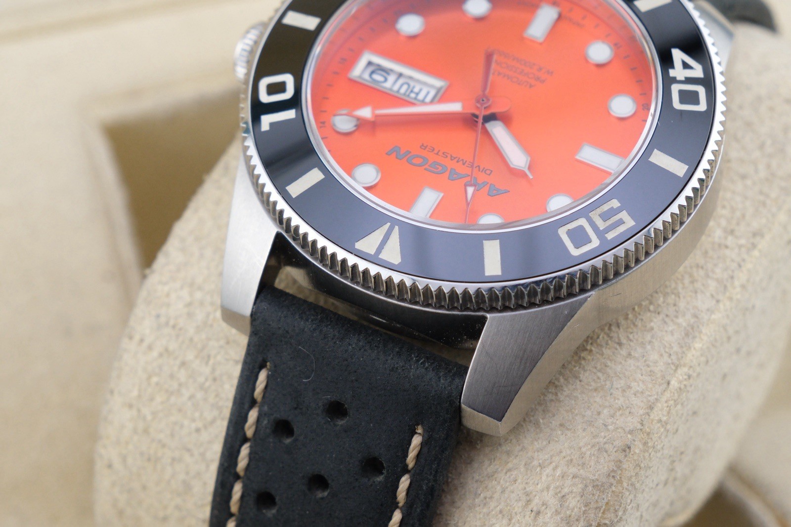 ARAGON Divemaster NH36 Day/Date with 24 jewels 42mm Orange Dial Clean!