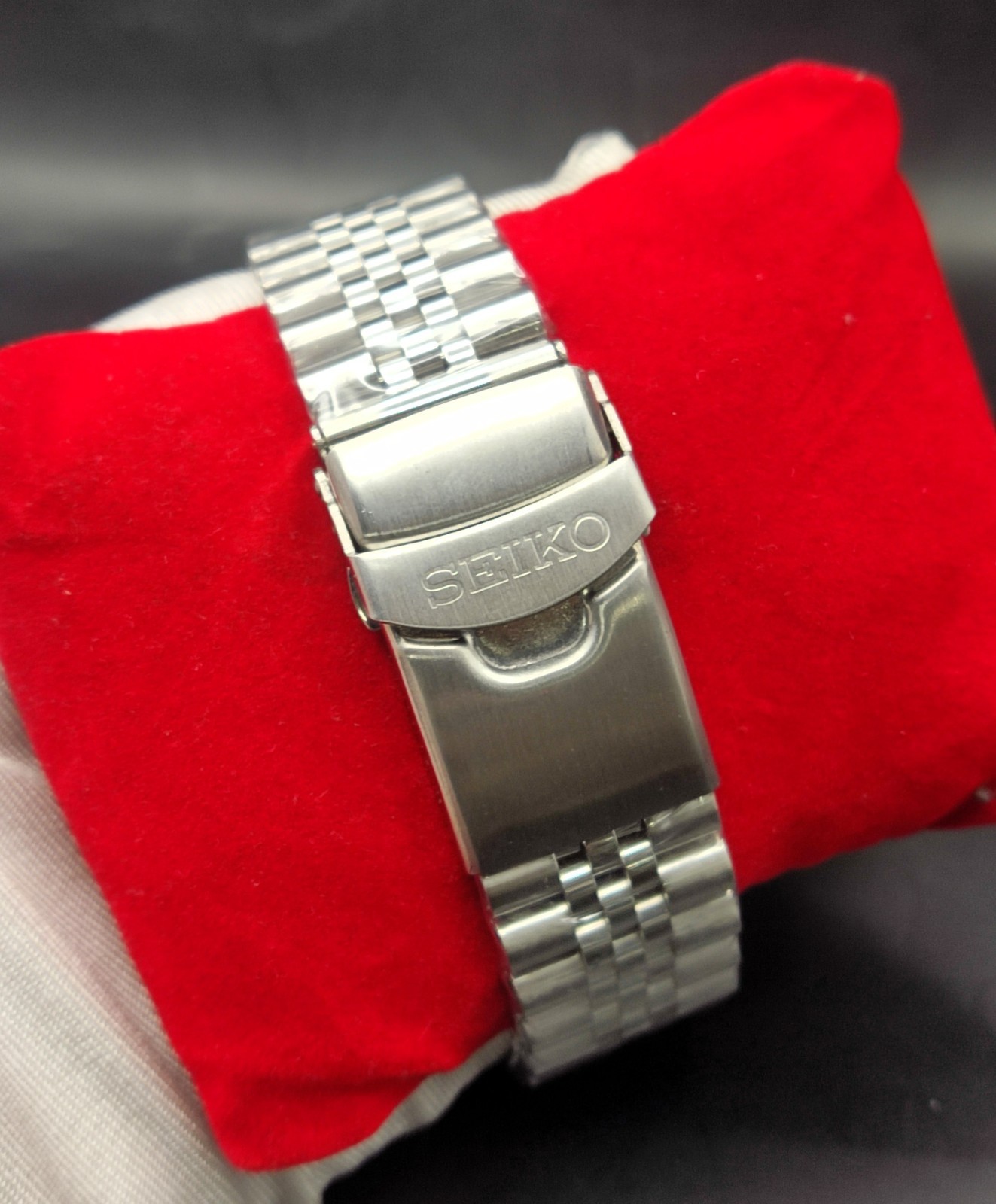 Vintage Refurbished Seiko Stainless Steel Automatic Gray Dial Men’s Wrist Watch
