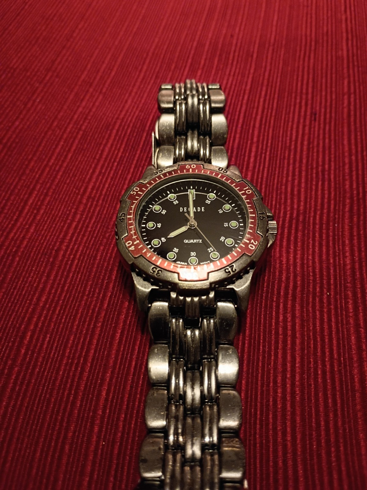 Decade Women’s Quartz Diver Watch Silver Bracelet Black Dial Red Bezel