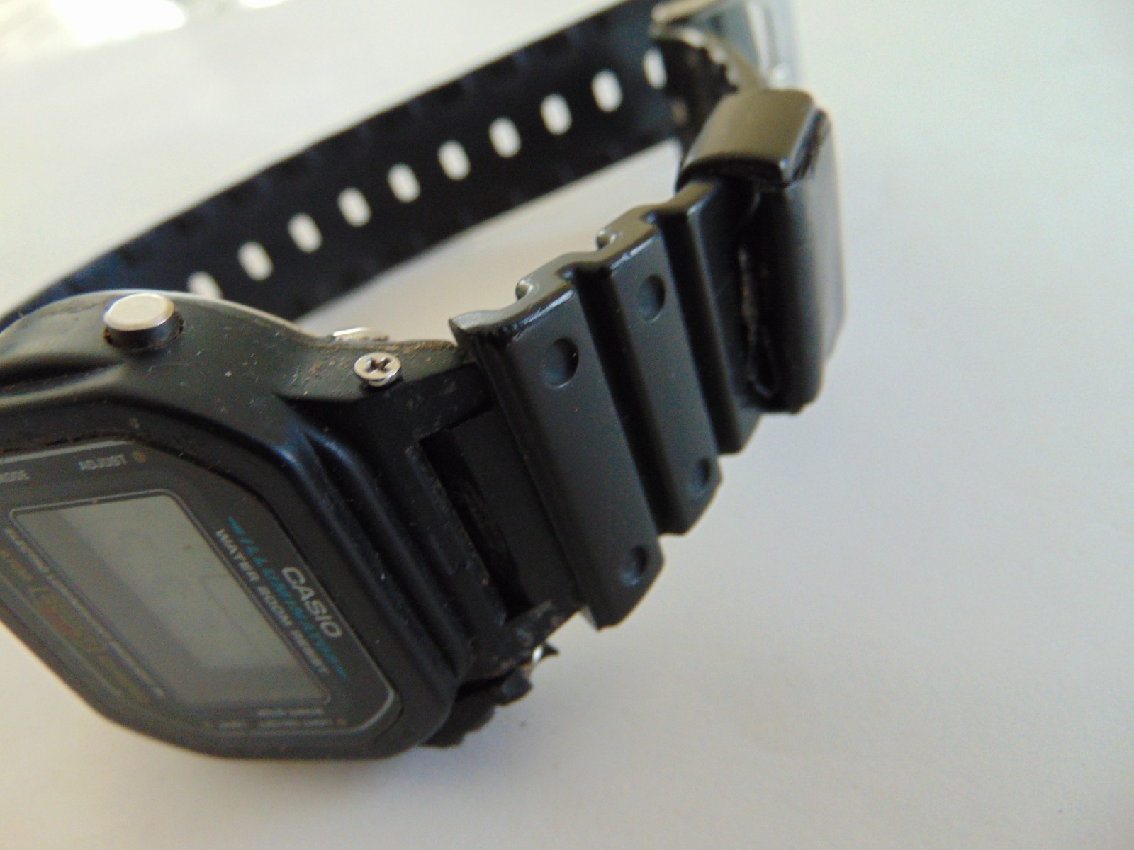 Vintage Casio G-Shock DW-5600E Illuminator Digital Watch 200M Alarm Chrono *READ