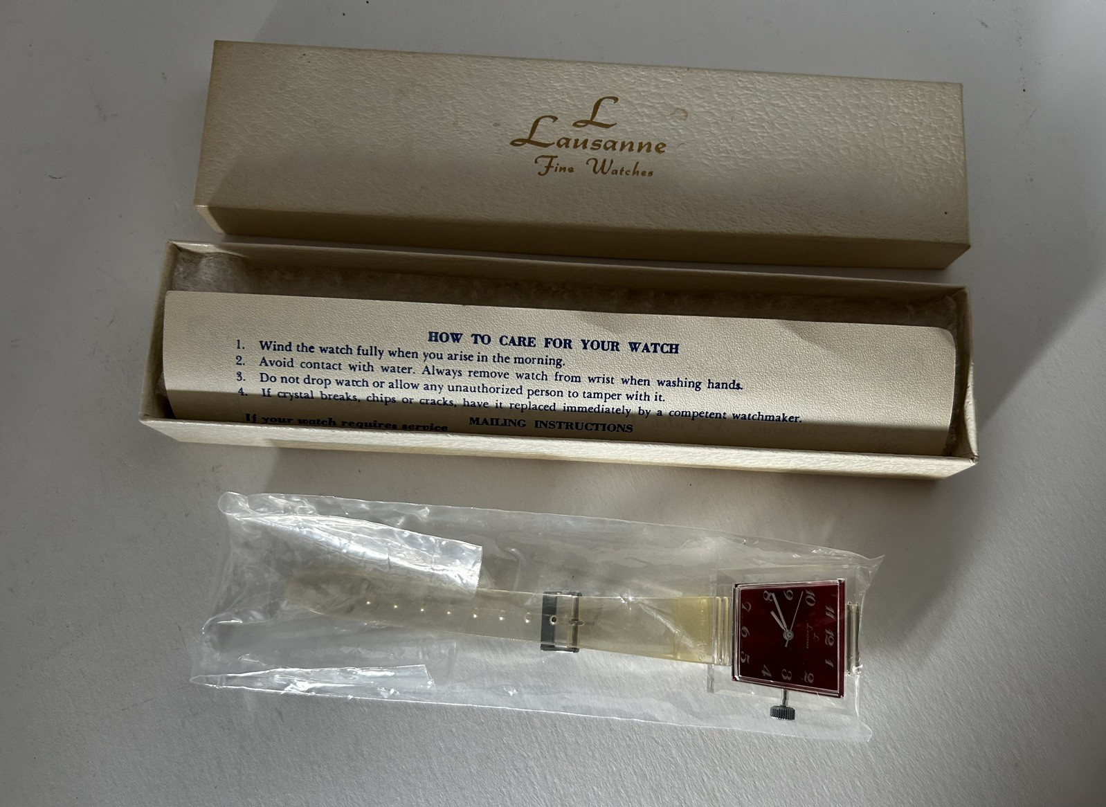 VTG Lausanne Red/clear Mechanical Winding Watch Unisex