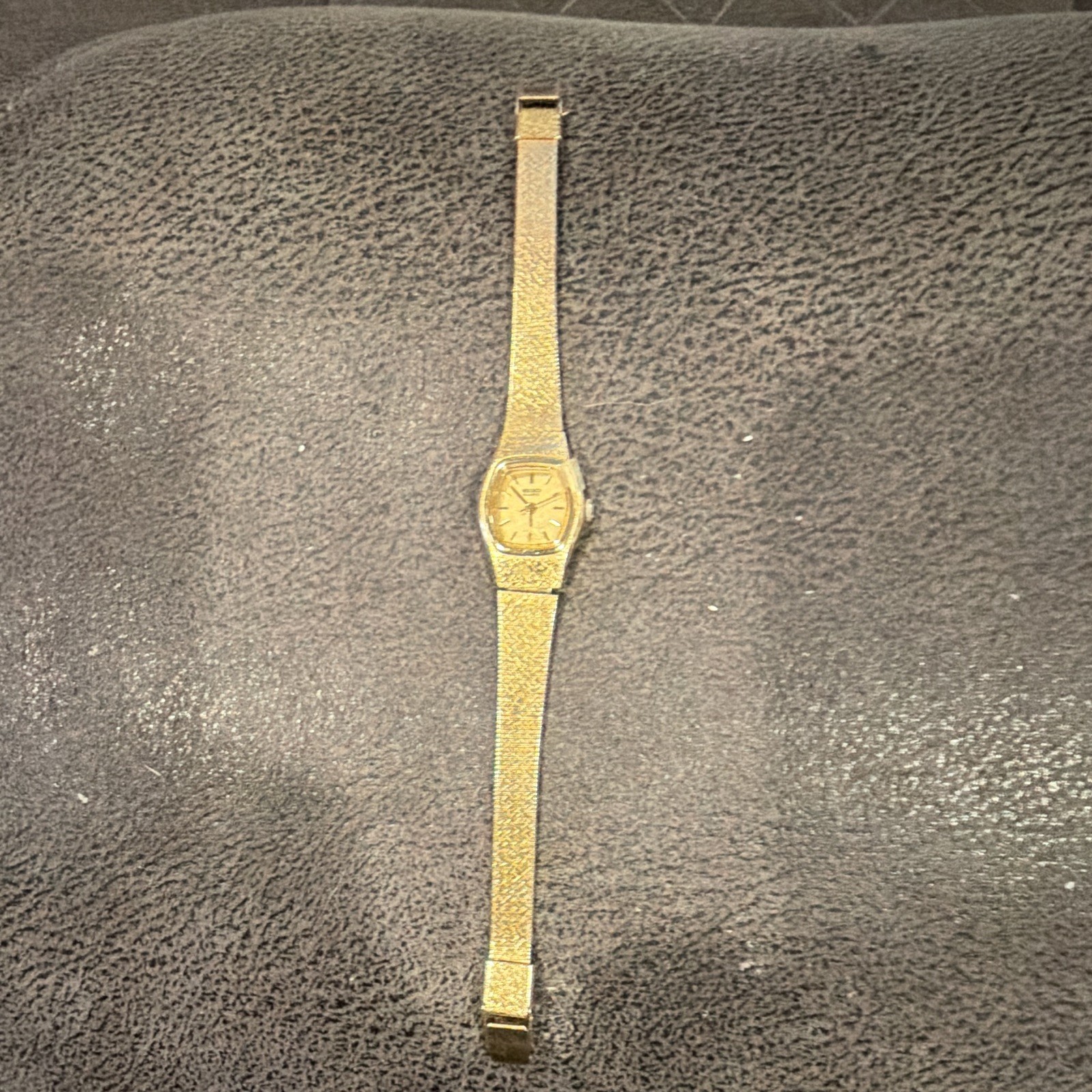 Seiko Quartz Women’s Vintage 1970s Gold Tone Cushion Watch Textured Dial