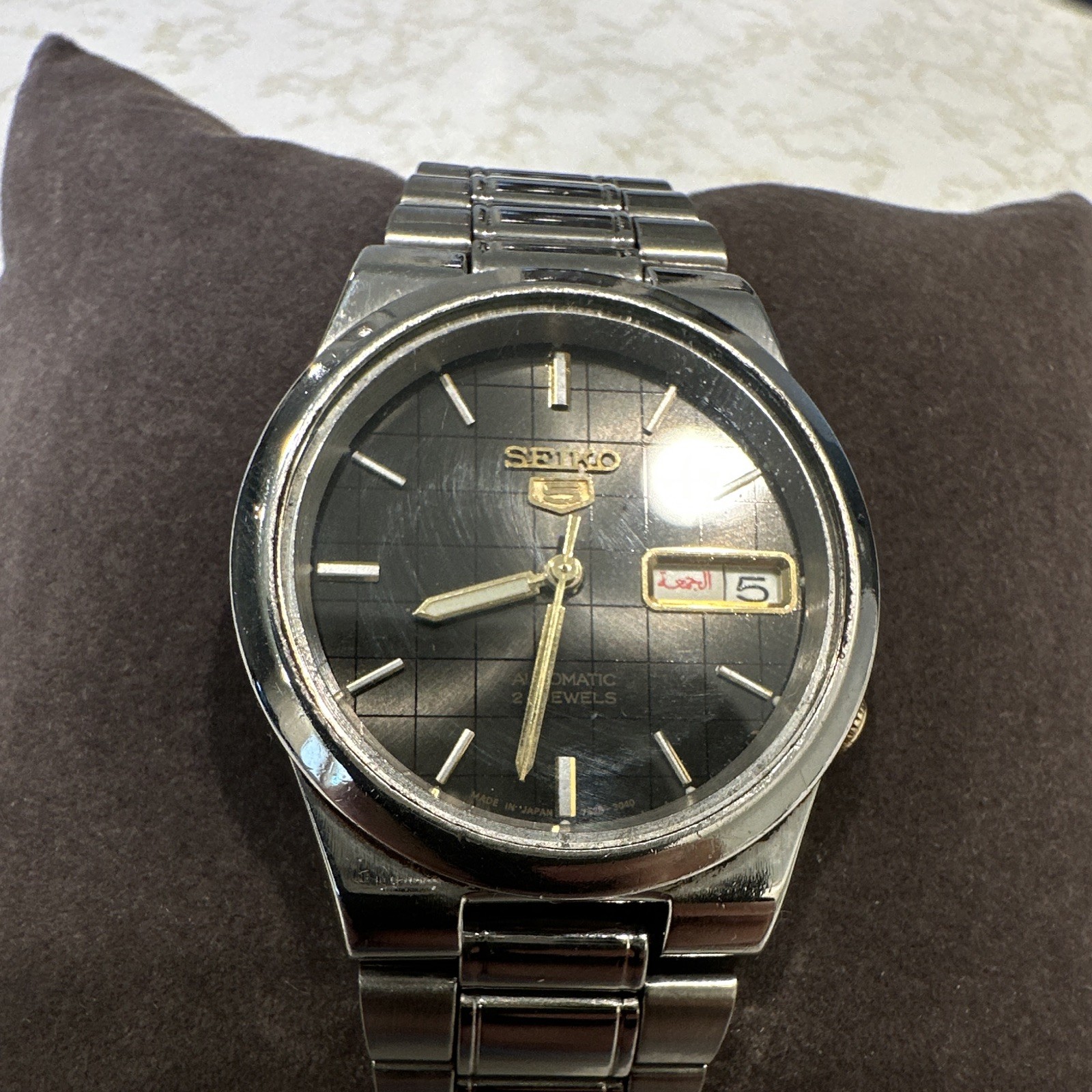 Seiko 5 Mens Automatic Watch Black Tapisserie Dial Day/Date Silver Bracelet