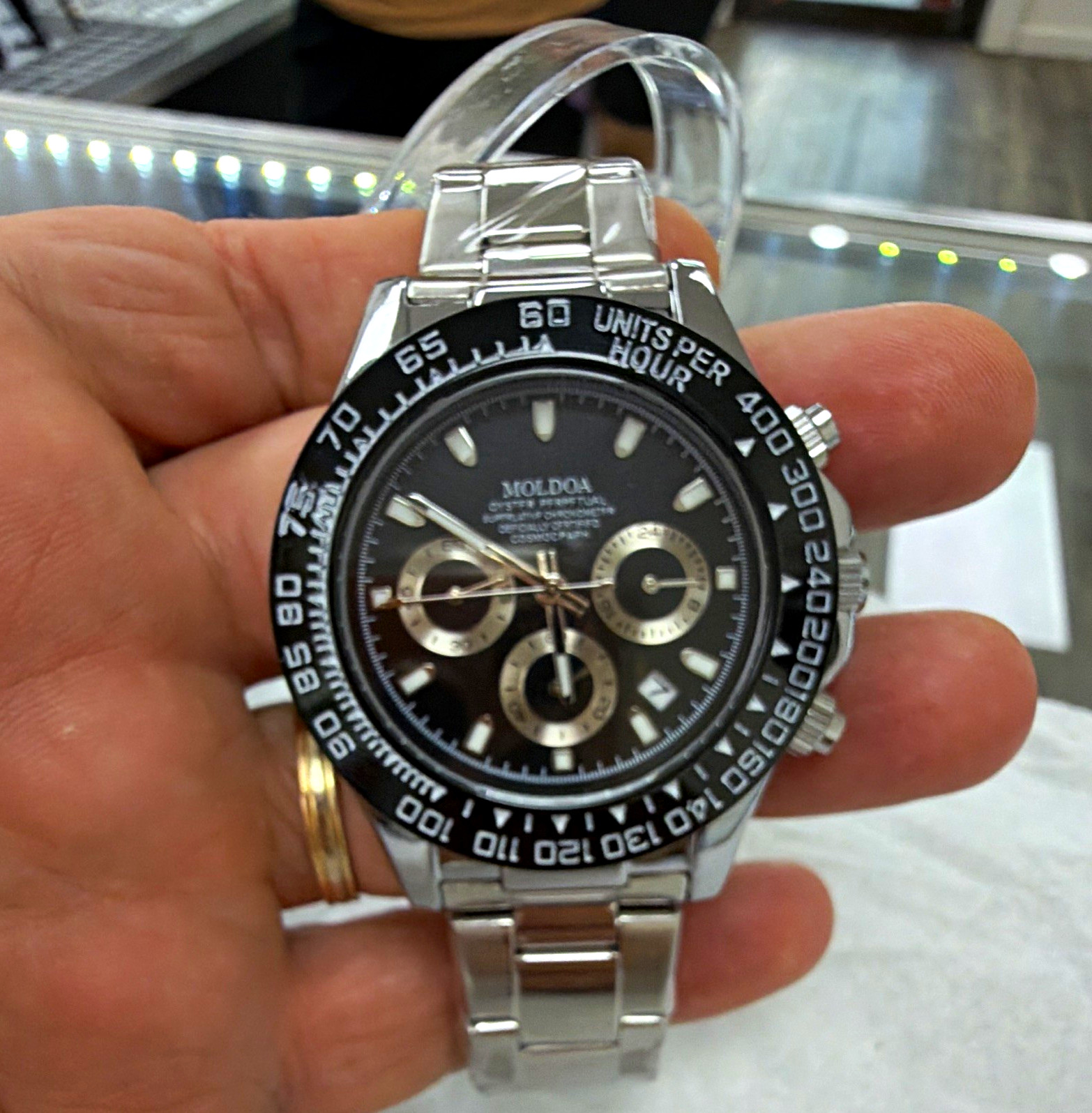 Moldoa Cosmograph Men’s Quartz Chronograph Date 12-Hour Black Dial SS Bracelet
