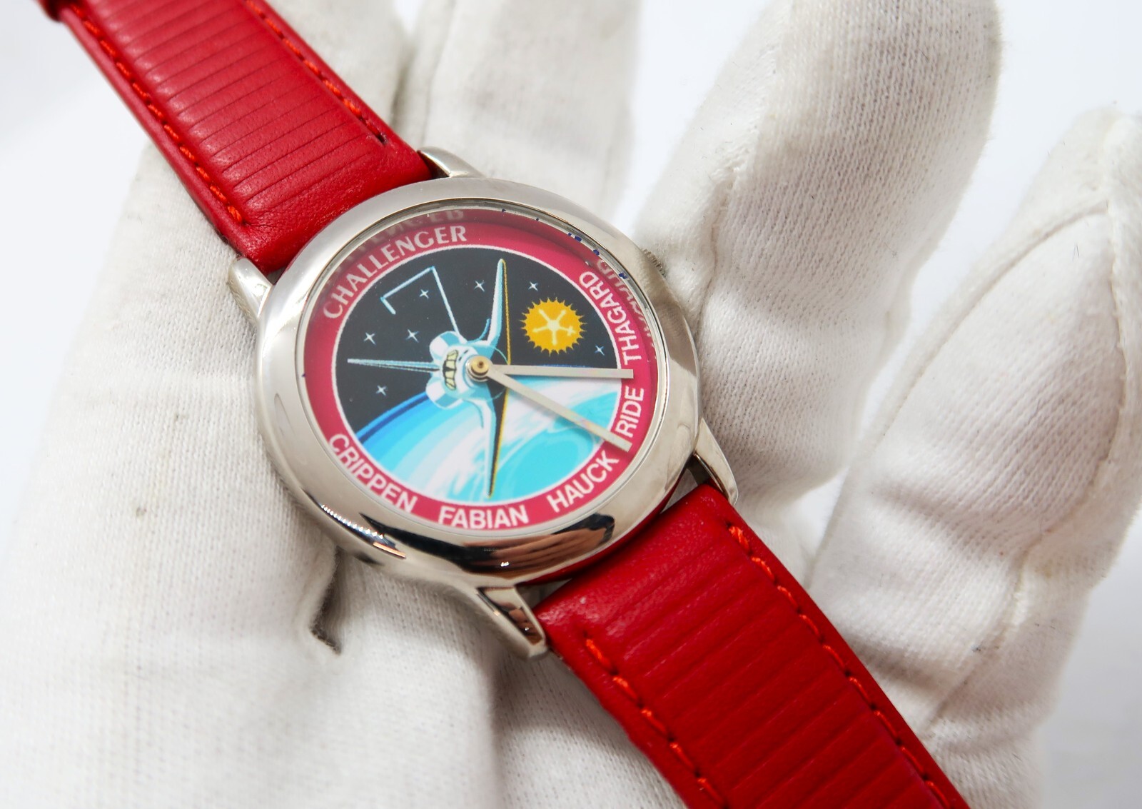 NASA, Space “Challenger 7”, RARE UNISEX Red Leather Band QZ CHARACTER WATCH,165
