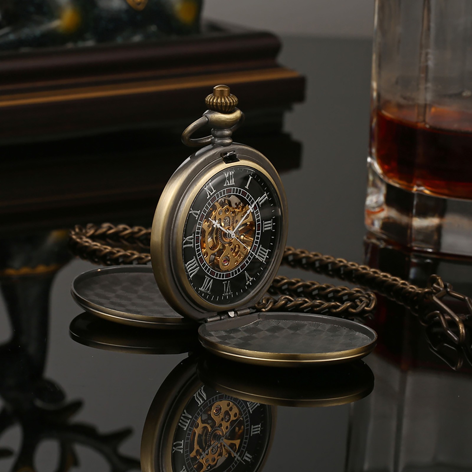 Hook Buckle Clasp Round Dial Shape Men’s Mechanical Retro Pocket Watch