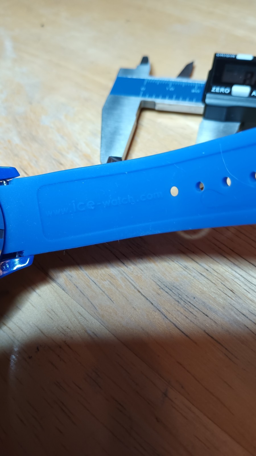 Ice Quartz Analogue Blue Dial Resin Case And PU 2 Piece Strap 4 Hand Mvmt Date