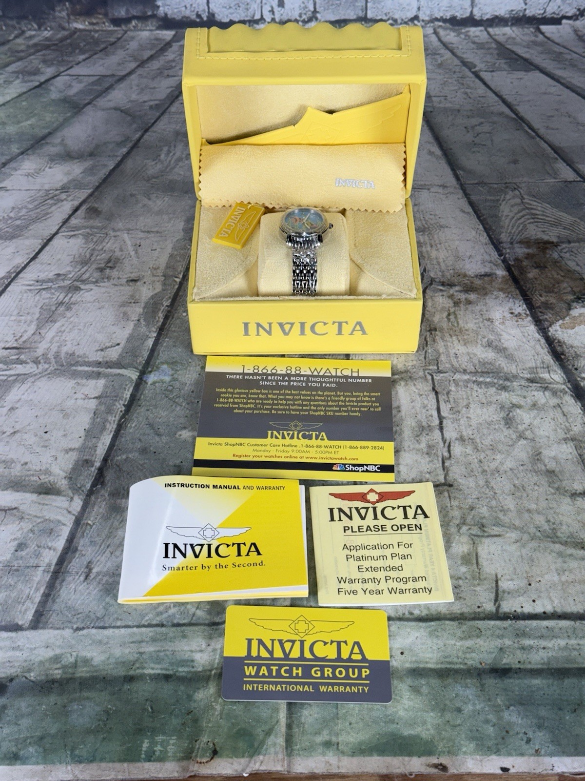 INVICTA Paradise Garden #6378 TROPICAL FISH Watch W/ Case & Extra RARE
