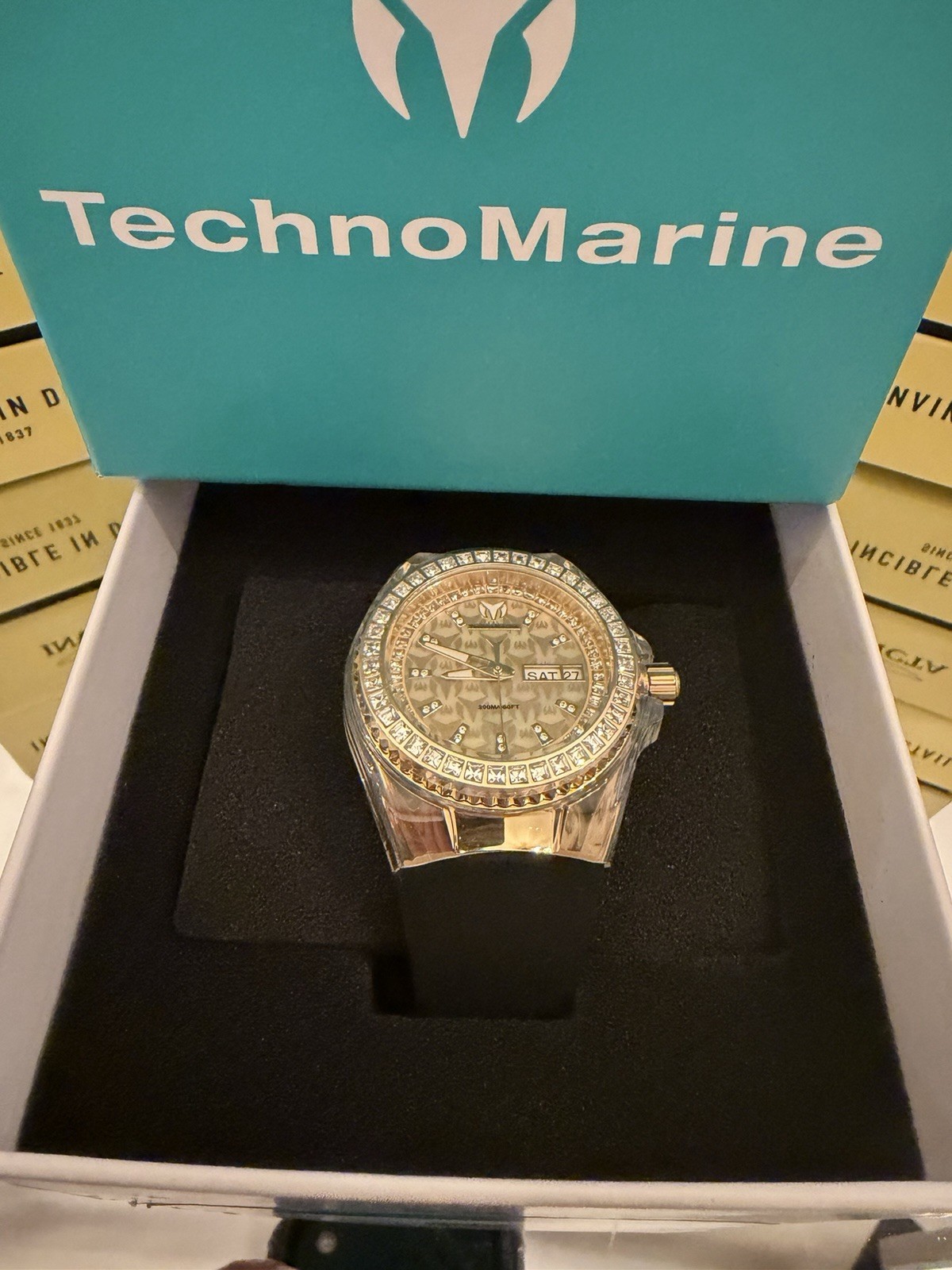 🔥🔥TechnoMarine Cruise Monogram Unisex Morher of Pearl Dial Crystals 40mm🔥🔥